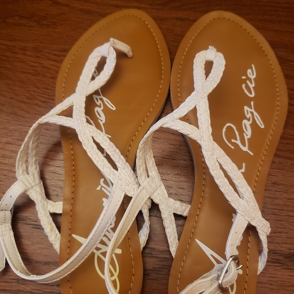 American Rag Sandals! - Picture 5 of 8